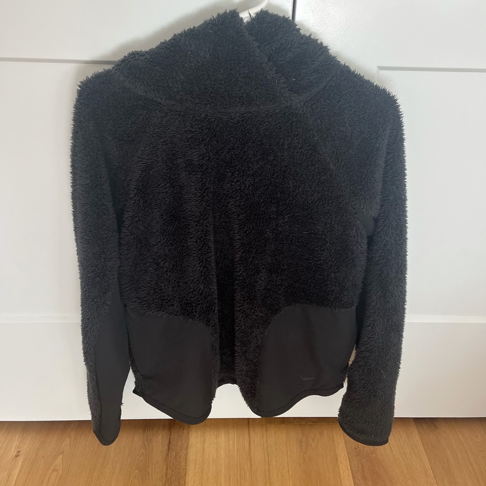Nike fuzzy hooded pullover size small